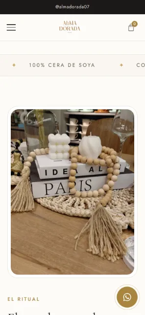 Foto de velas y libros en la versión para celular de Alma Dorada.