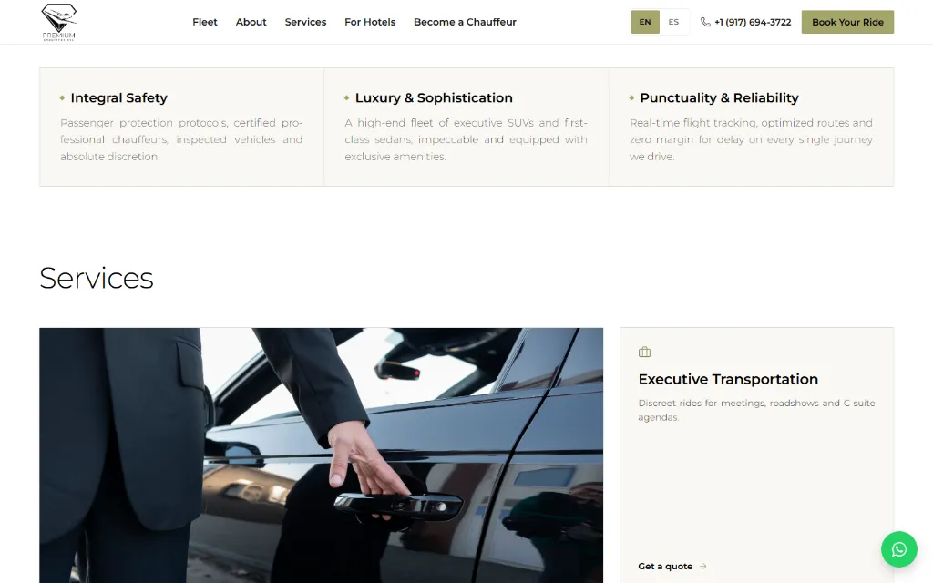 Sección de servicios de Premium Chauffeur NYC con la foto de un chofer abriendo la puerta de un auto.
